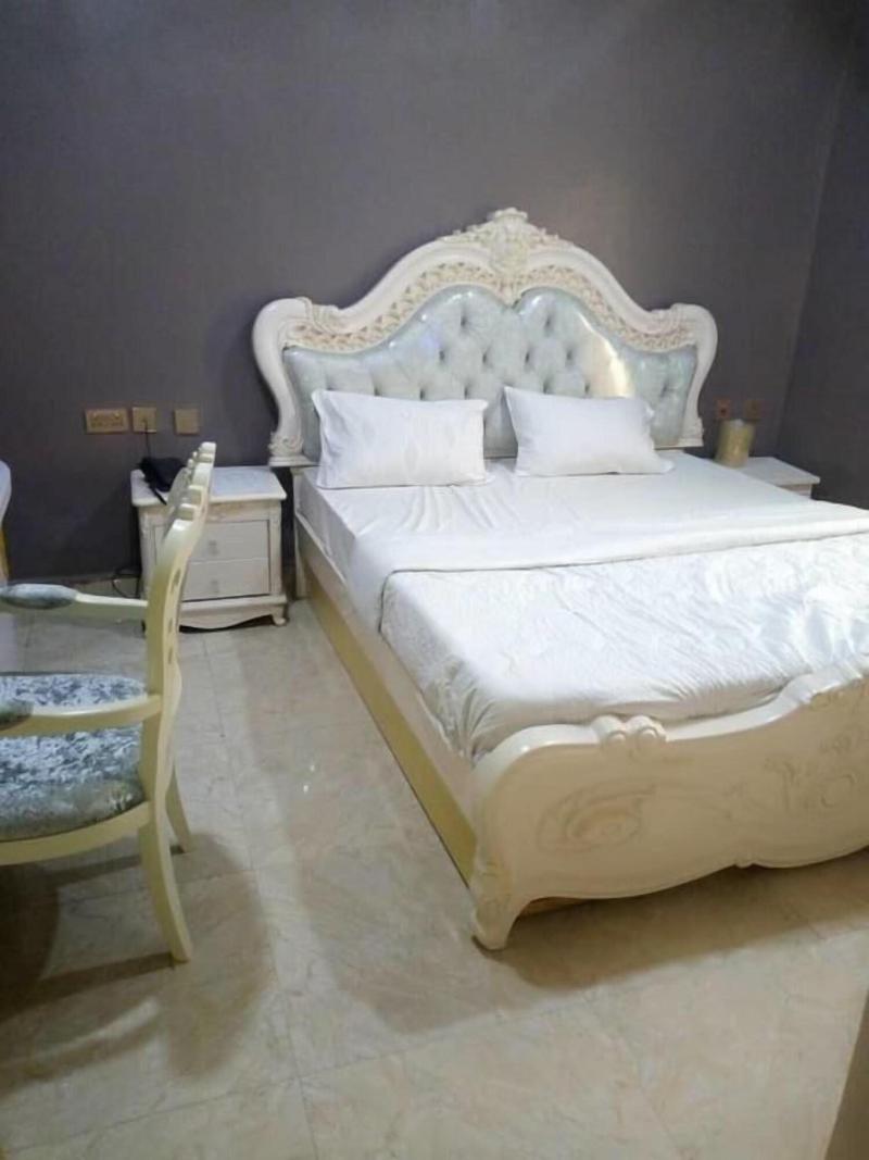 Gold Crown Hotel image