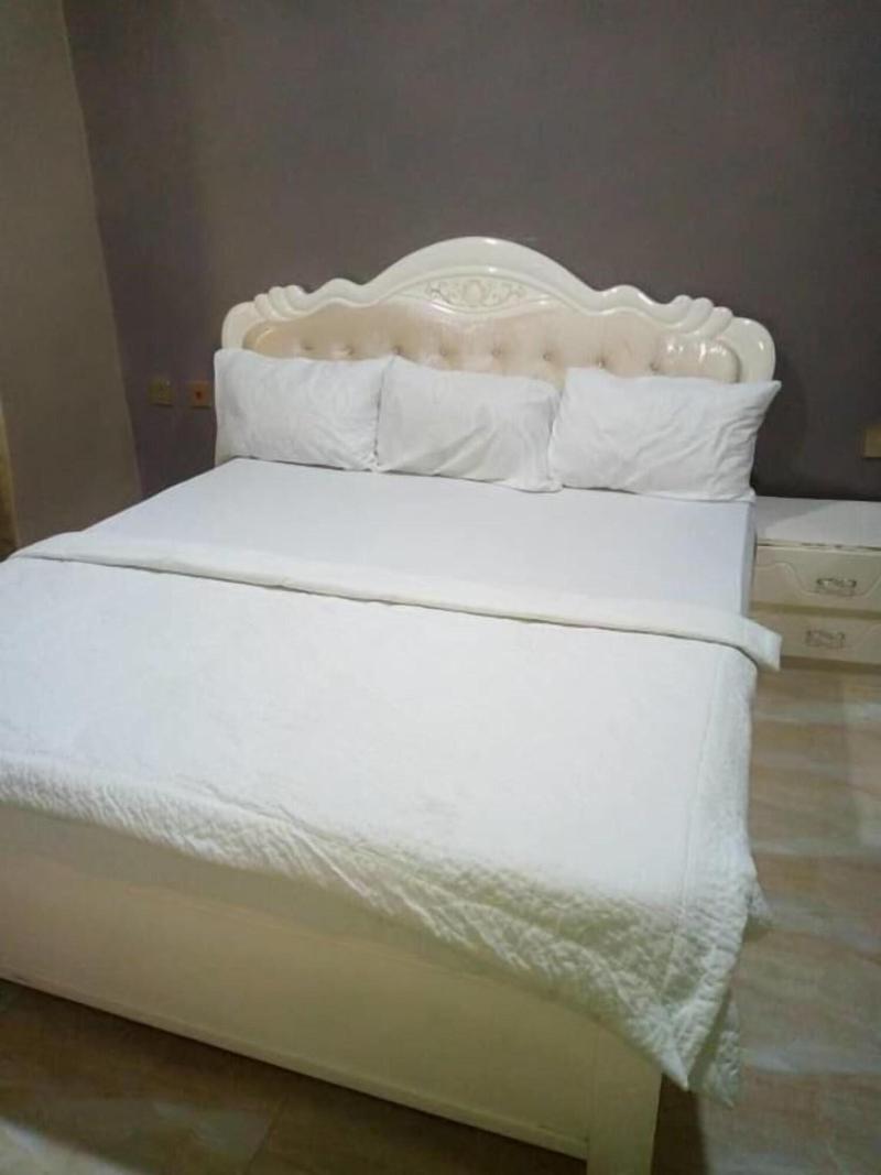 Gold Crown Hotel image