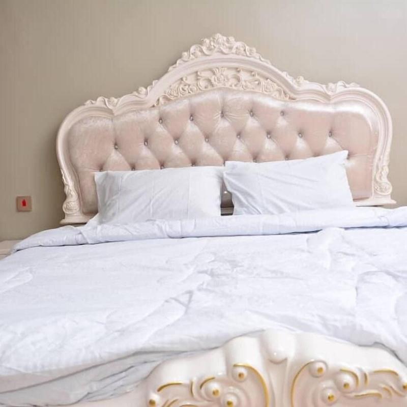 Gold Crown Hotel image