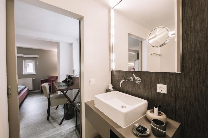 Boutique Hotel Pfauen image
