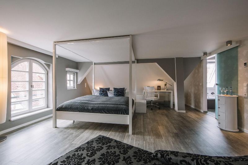 Boutique Hotel Pfauen image