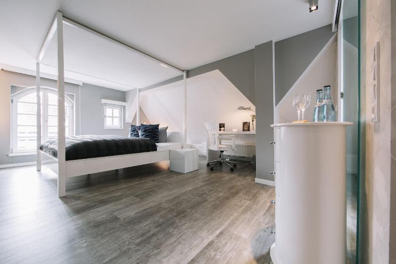 Boutique Hotel Pfauen image