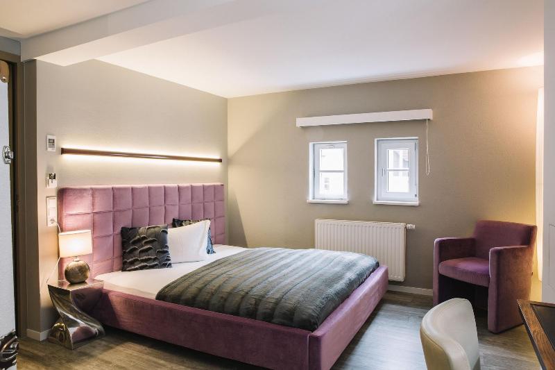 Boutique Hotel Pfauen image