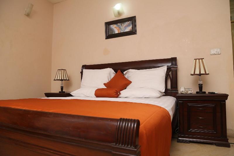 Luxury Inn — exterior view