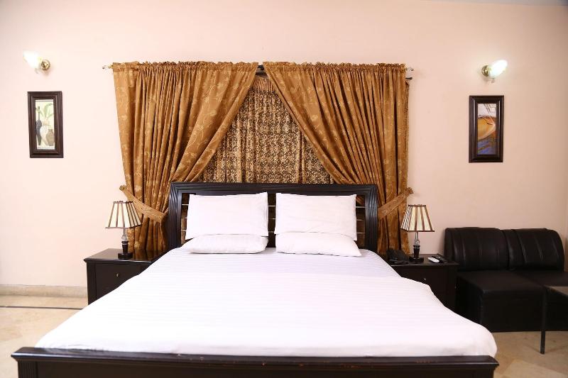 Luxury Inn image