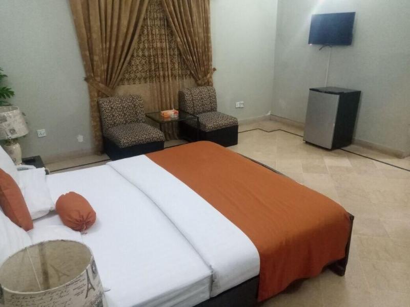 Luxury Inn image
