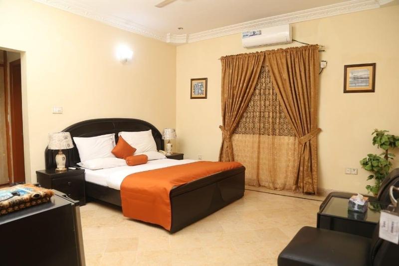 Luxury Inn image