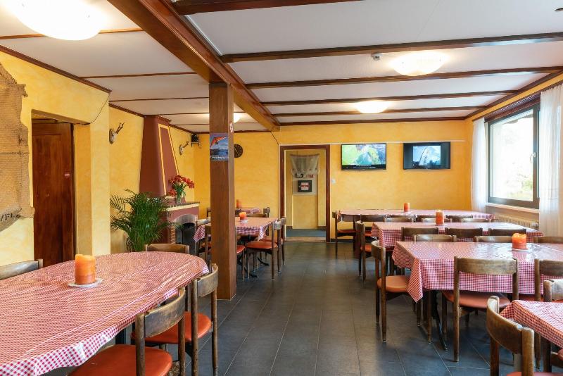 Lake Lodge Hostel image