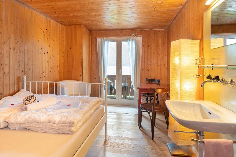 Lake Lodge Hostel image
