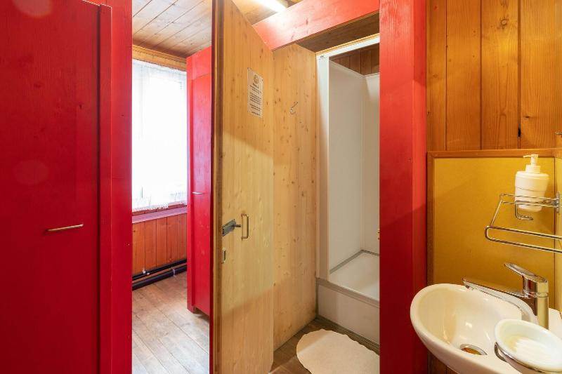 Lake Lodge Hostel image