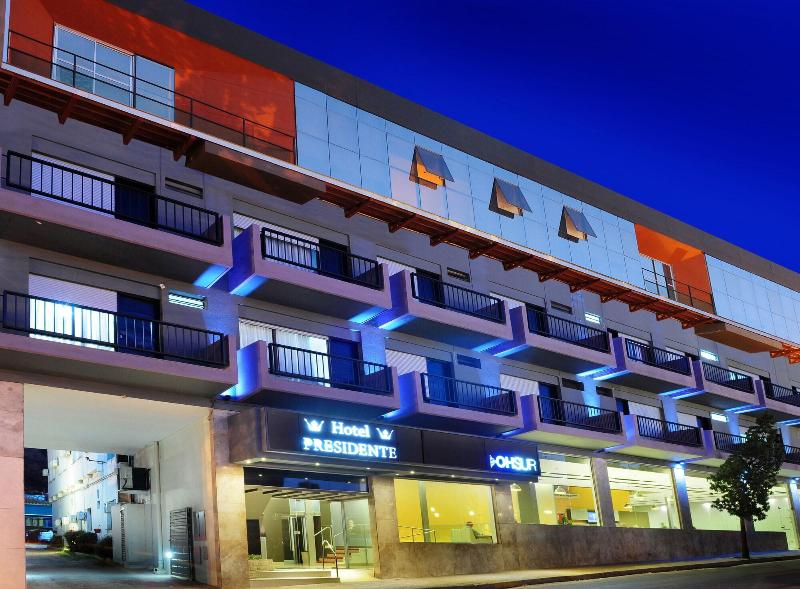 Hotel Presidente — exterior view
