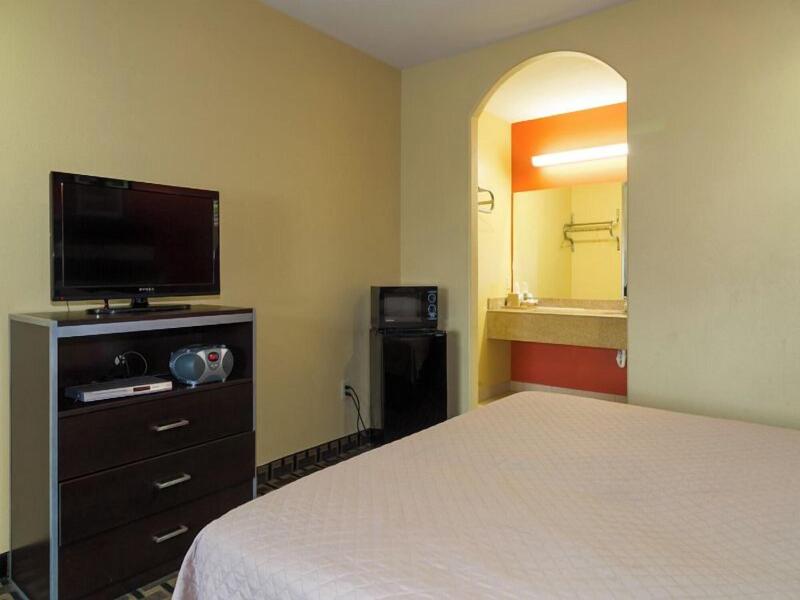 Redwood Suites image