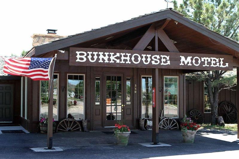 Bunkhouse Motel image