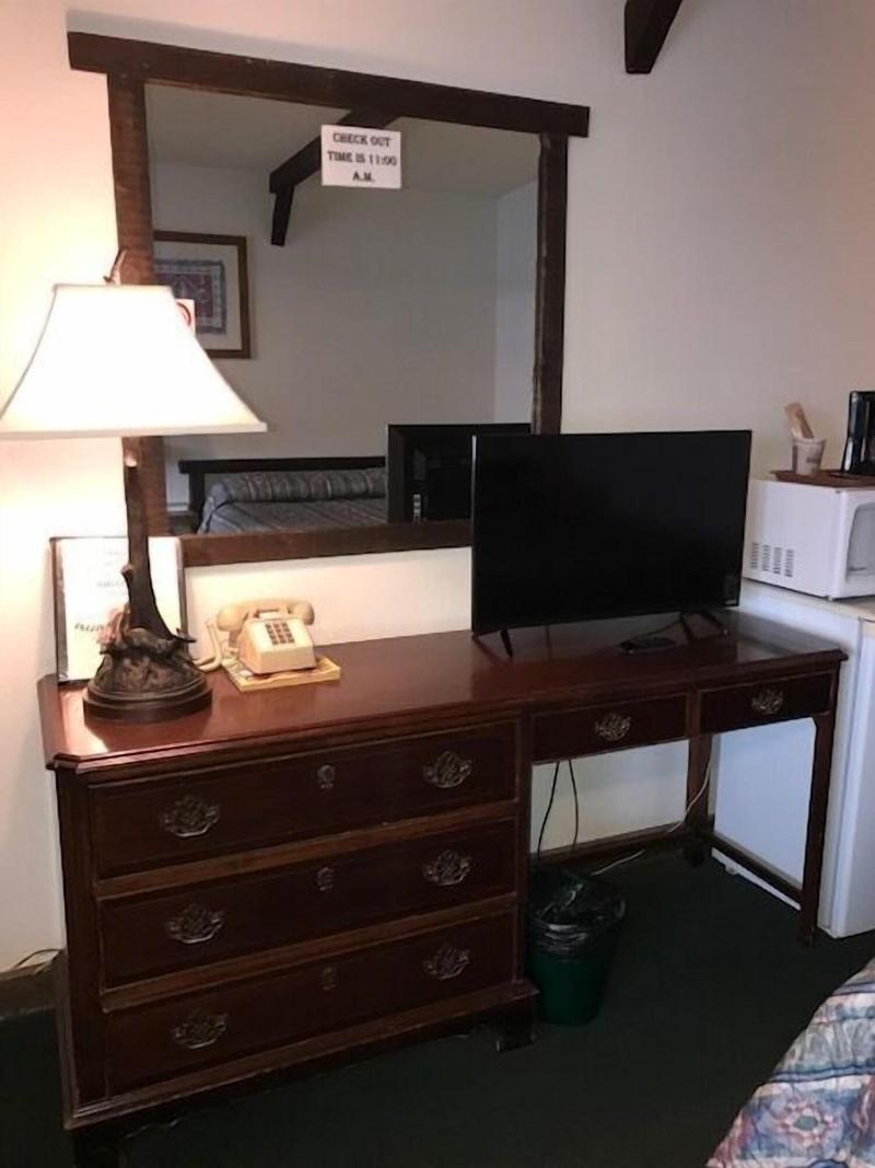 Bunkhouse Motel image