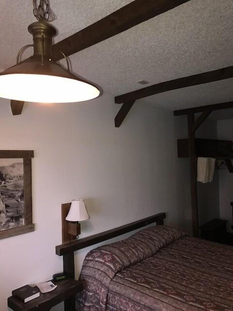 Bunkhouse Motel image