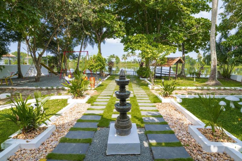 Warmth Lake Haven image