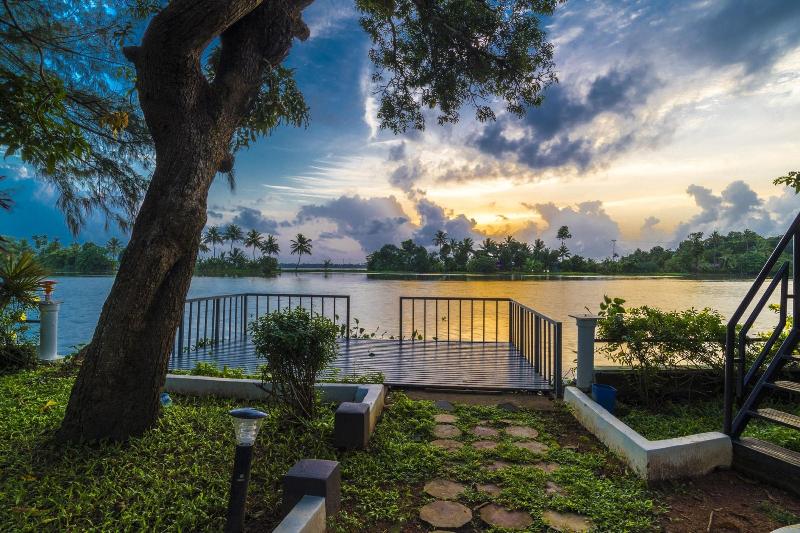Warmth Lake Haven image