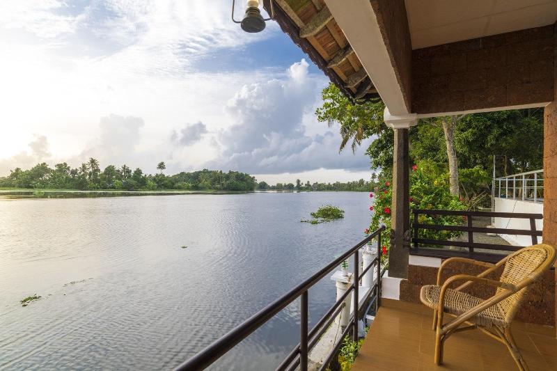 Warmth Lake Haven image