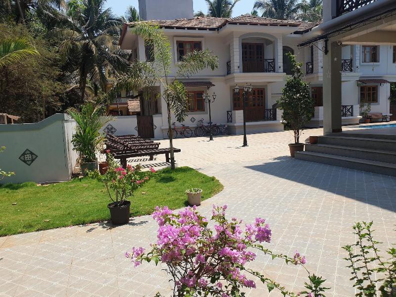 Coastal Suites Apart Hotel image
