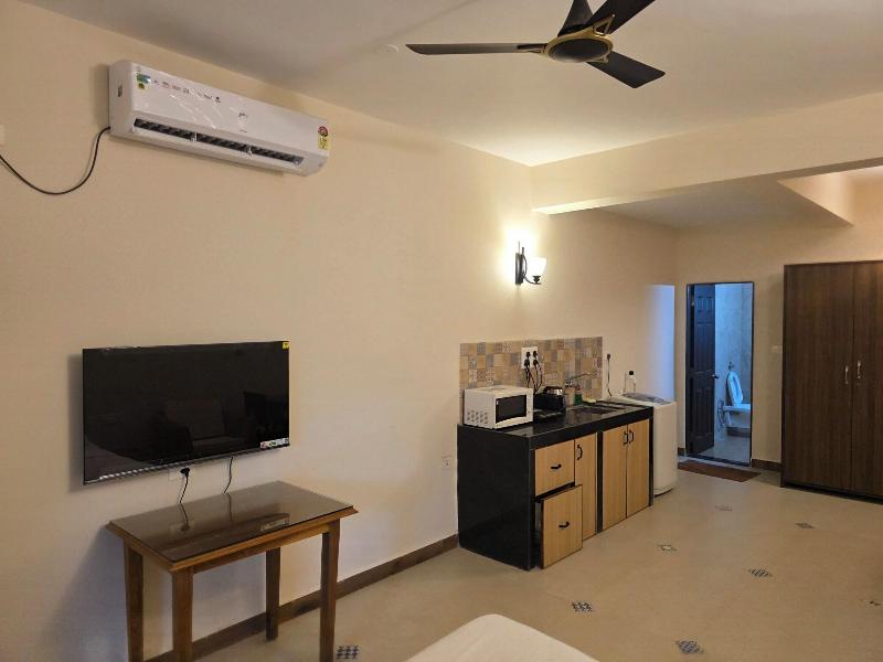 Coastal Suites Apart Hotel image