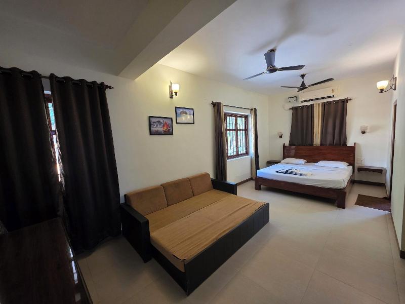 Coastal Suites Apart Hotel image