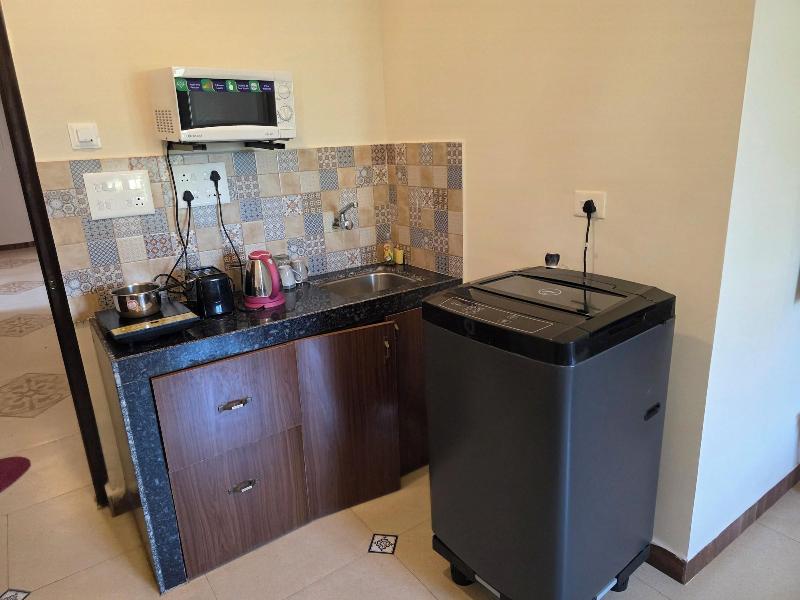 Coastal Suites Apart Hotel image