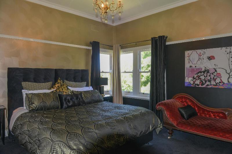Chatelaine Valley Views image