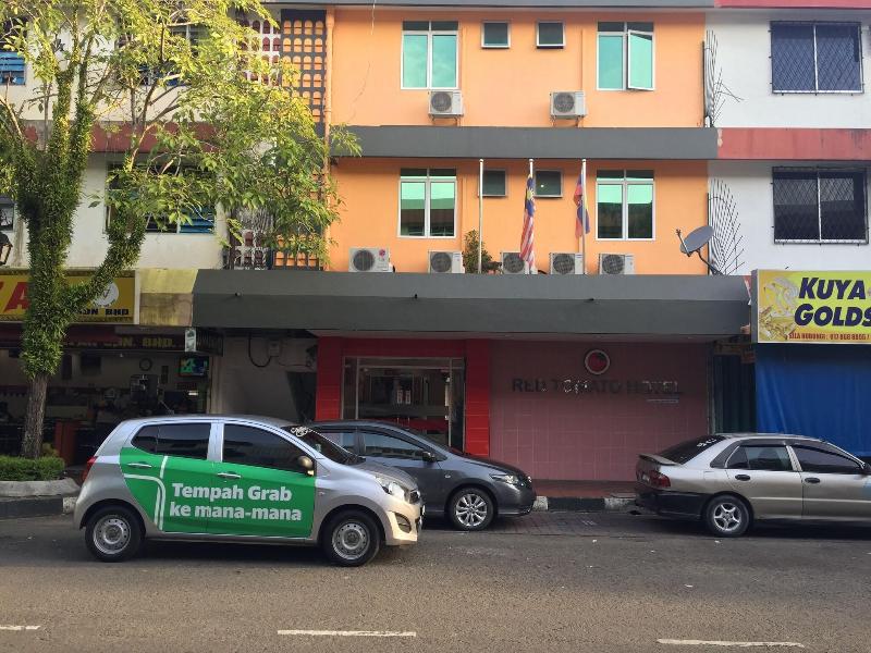 Red Tomato Hotel