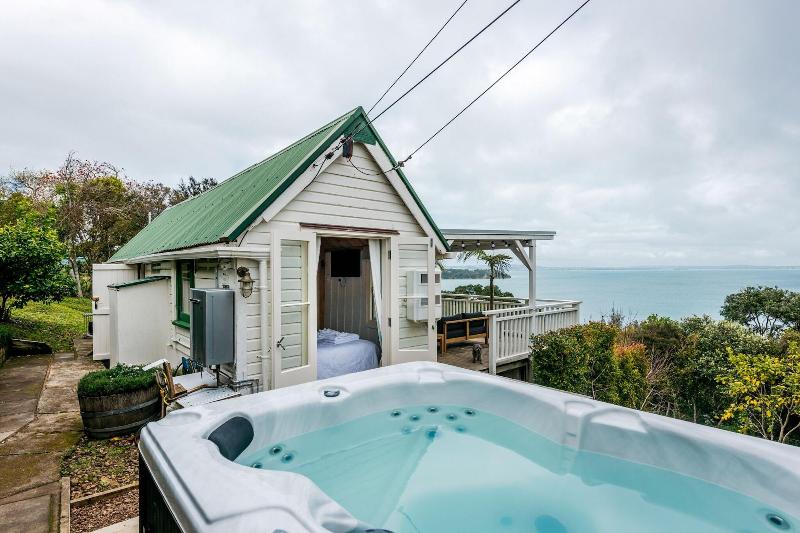 The Settlers Hut image