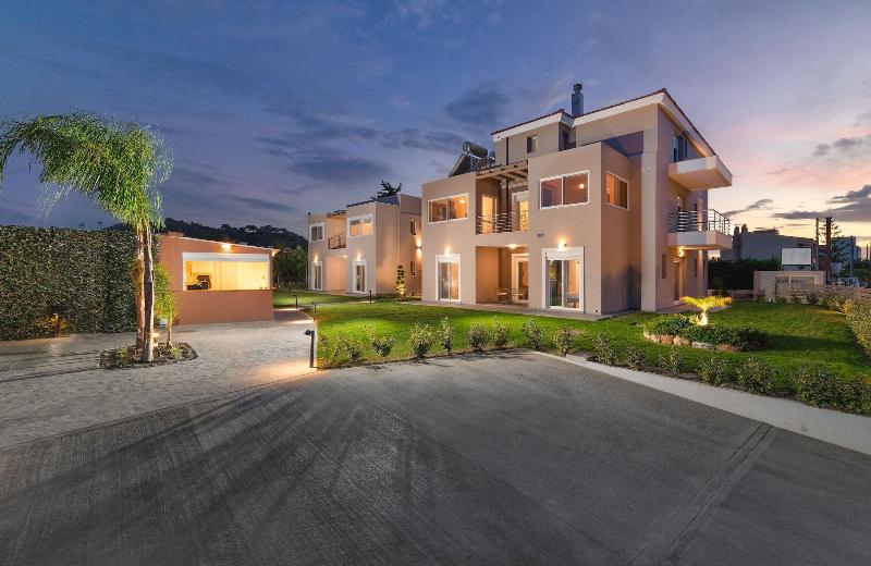 L C Boutique Apartments — general view