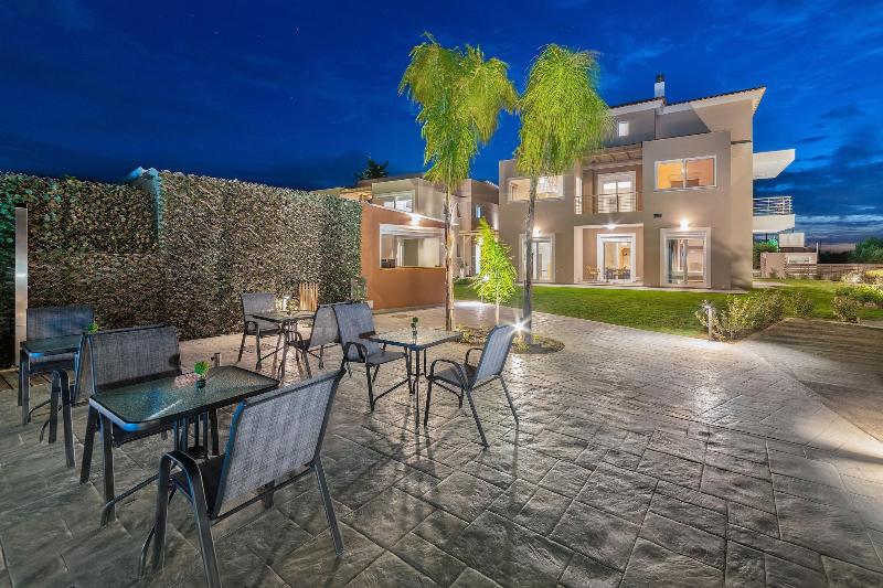 L C Boutique Apartments — general view