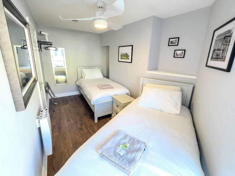 Molloy S Apartments image