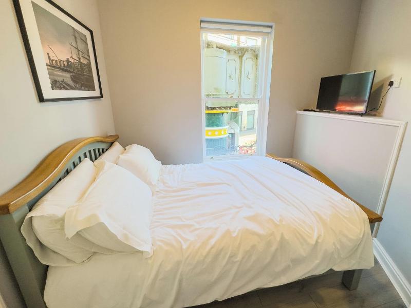 Molloy S Apartments image
