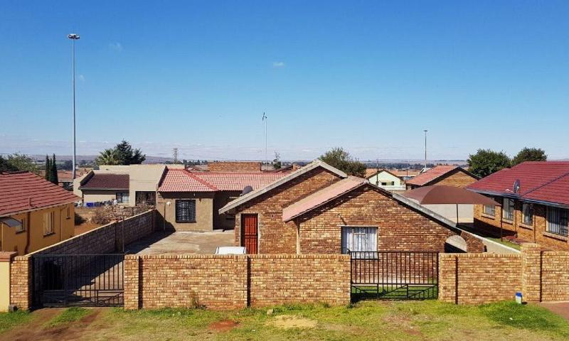 Ekuthuleni Guest House Vosloorus image