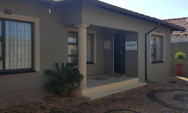 Ekuthuleni Guest House Vosloorus image