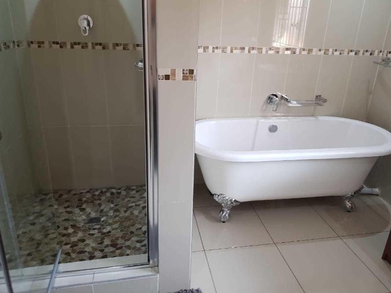 Ekuthuleni Guest House Vosloorus image