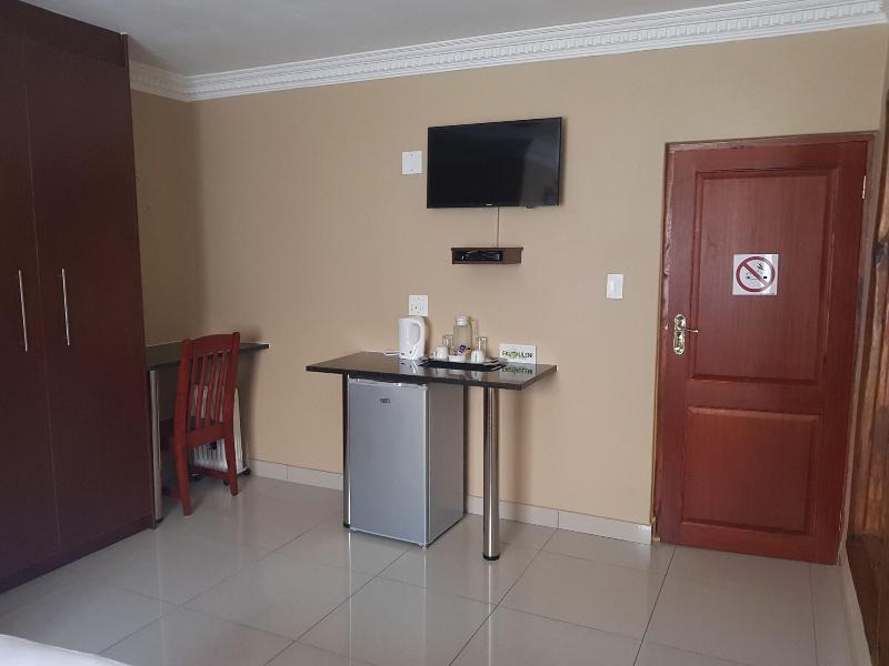 Ekuthuleni Guest House Vosloorus image