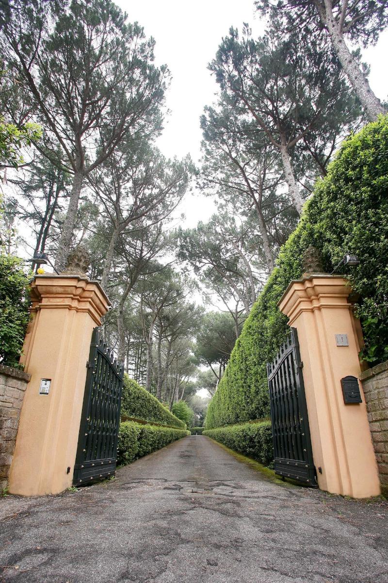 Villa Luxury Sacrofano Rm image