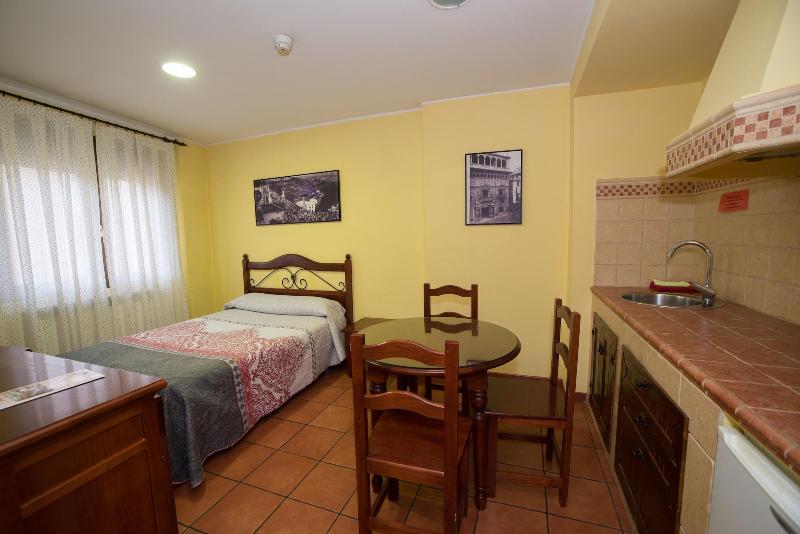 Hostal Serruchi image