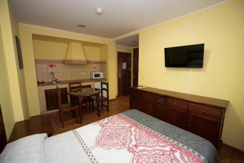Hostal Serruchi image