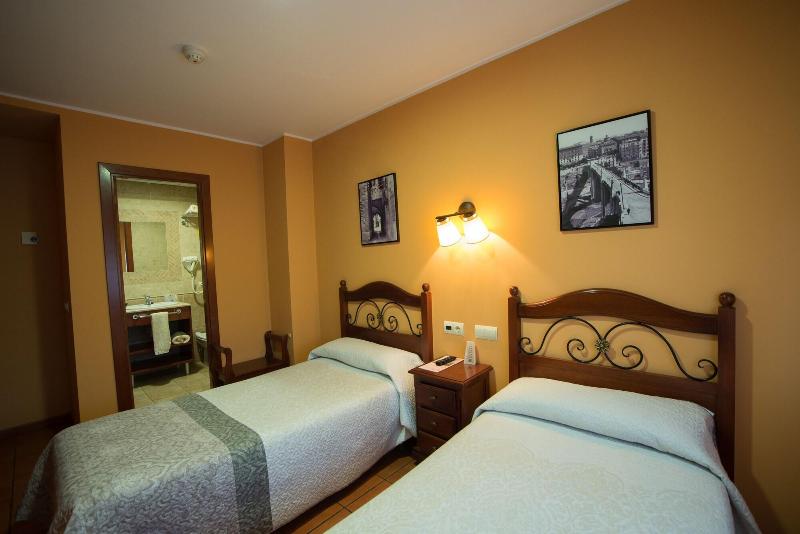 Hostal Serruchi image