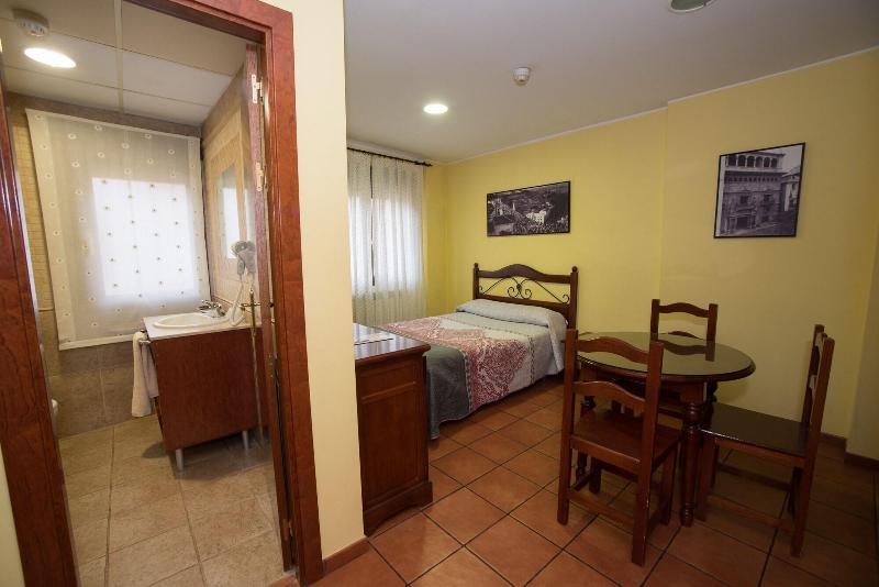 Hostal Serruchi image