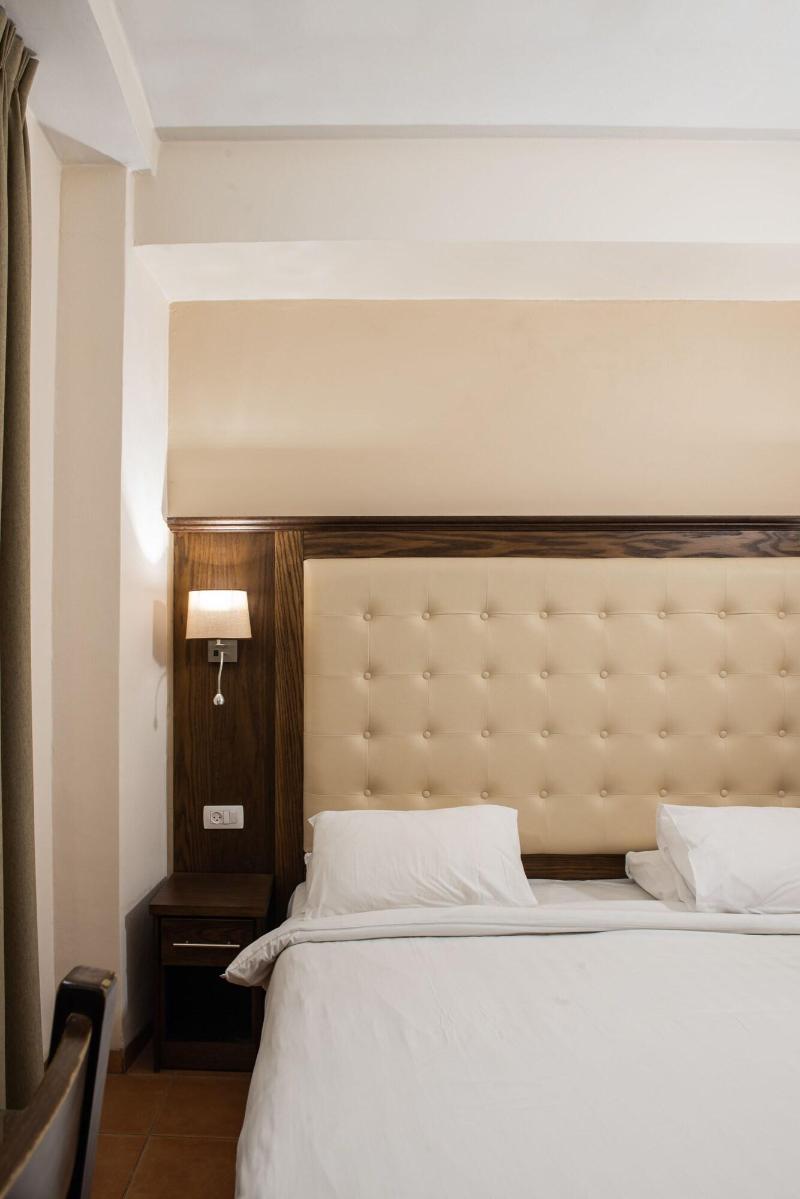 Gloria Hotel image