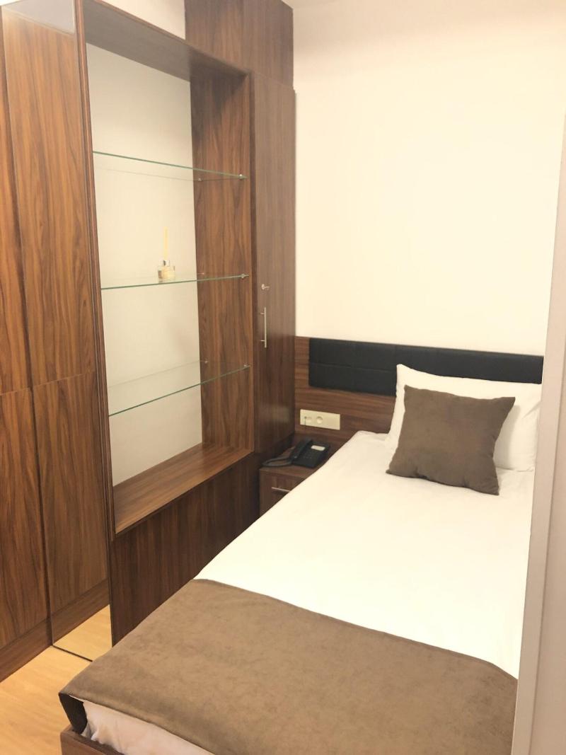Mashtots Hotel image