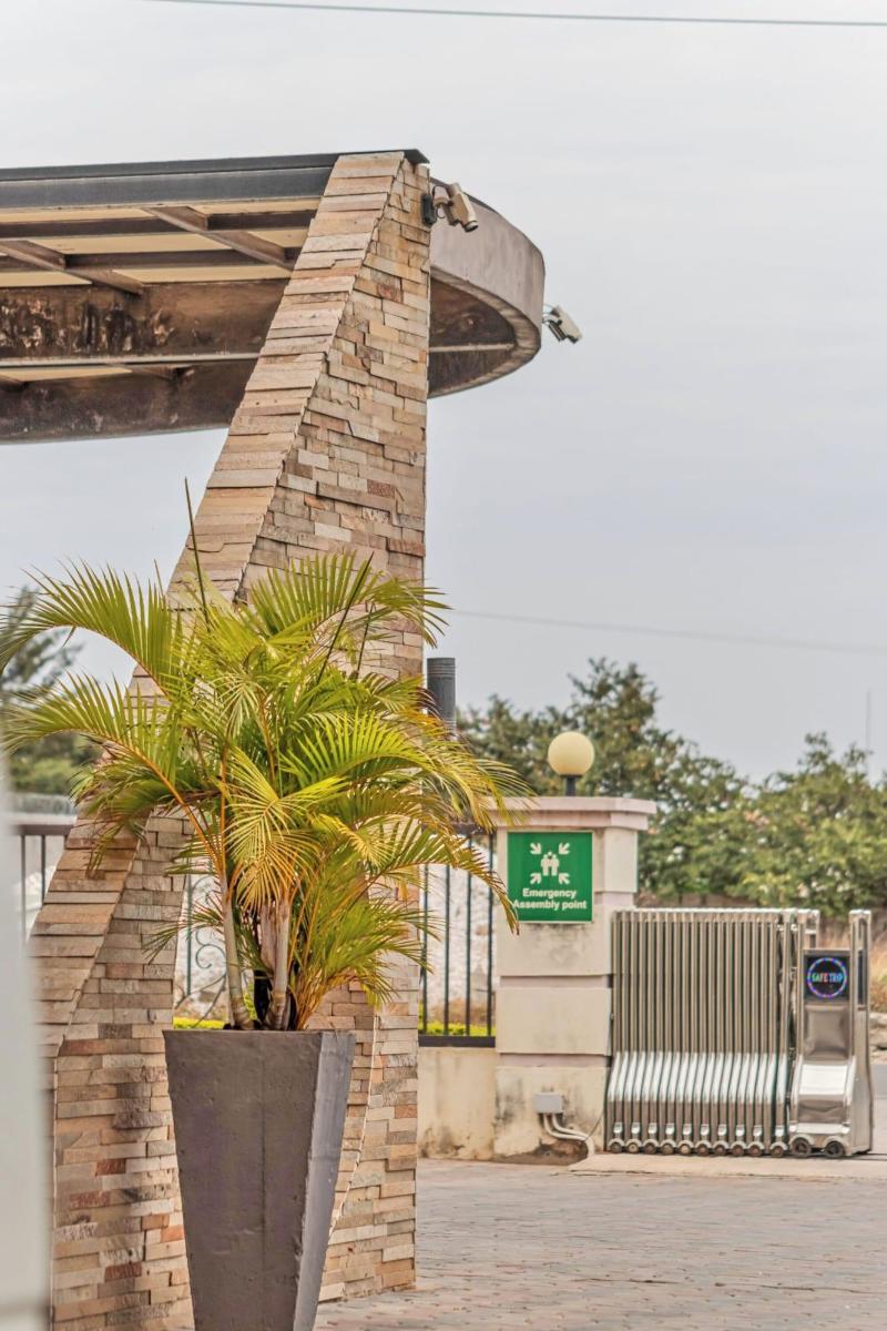 The Crest Lodge image