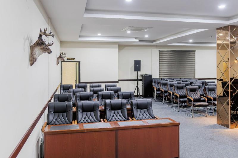 The Crest Lodge image