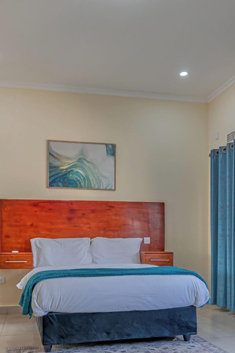 The Crest Lodge image
