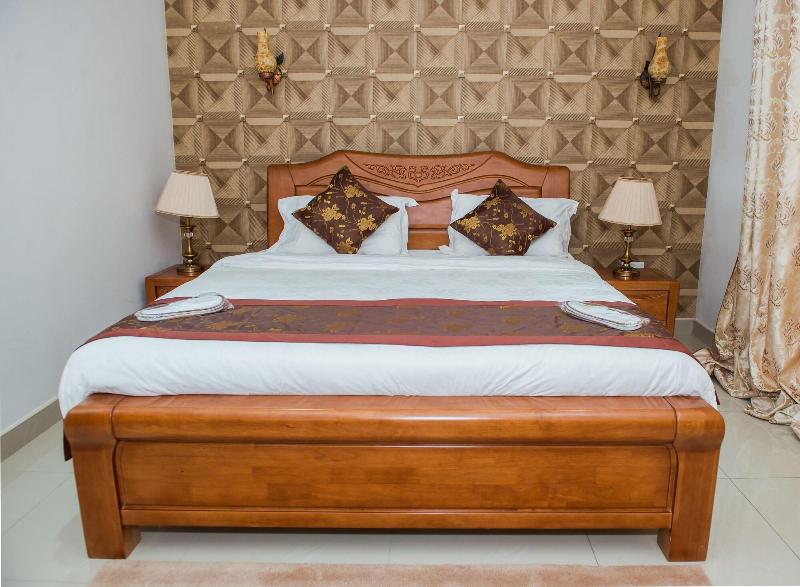 The Crest Lodge image