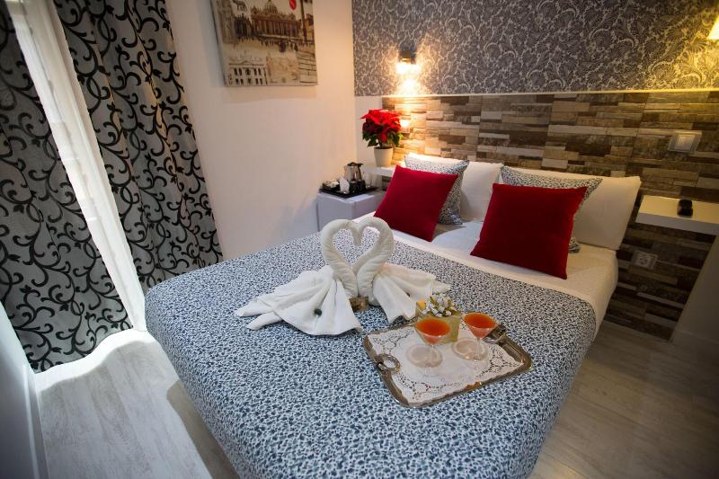 Hostal Adis image