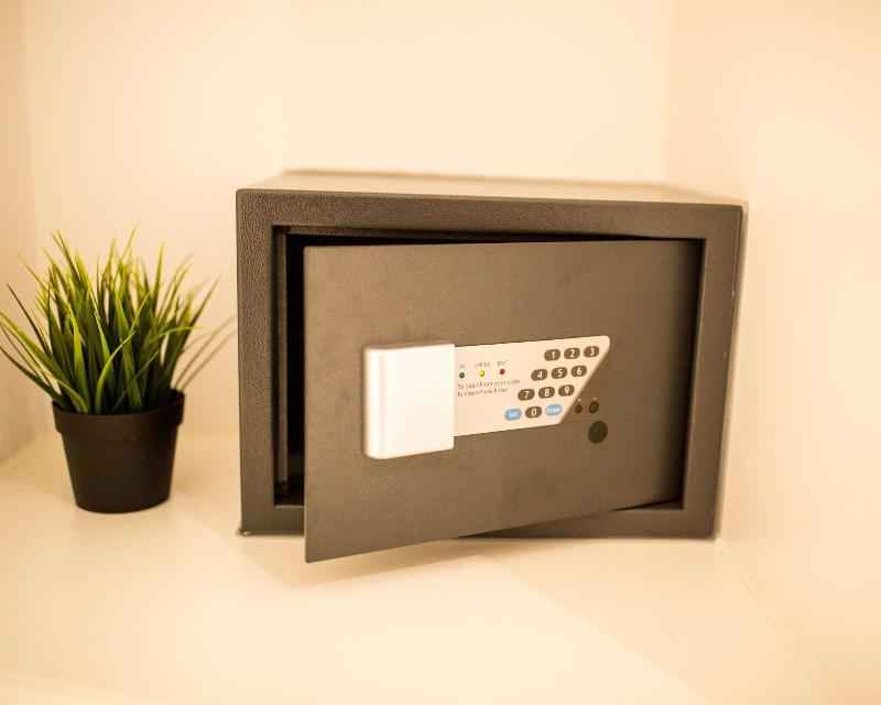 Hostal Adis image